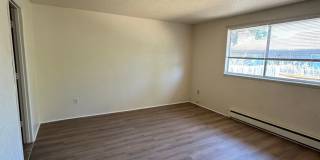 Green area 3 Bedroom 2 Bath with Garage Gallery 16