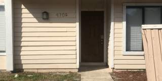 IMMEDIATE MOVE IN!!!!!Cute 2 Bed / 2 Bath Unit in Pine Hills For Rent Gallery 1