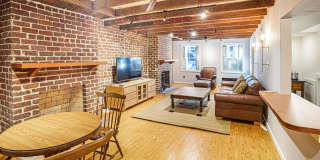 220 E Taylor St Gallery 6