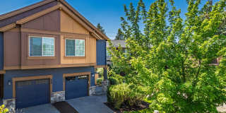 Beautiful North Bend Townhome – 2 Primary Suites, Fireplace & Private Outdoor Space! Gallery 1