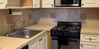 2607 NE 8th Ave Gallery 5