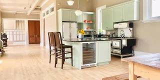 Enormous Upper Floor Unit in Heart of Downtown MKE Gallery 3