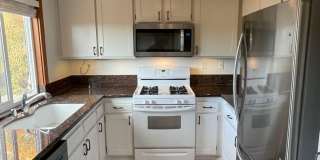 2 bed 2 bath single family residence. AVAILABLE 5/16 Gallery 8