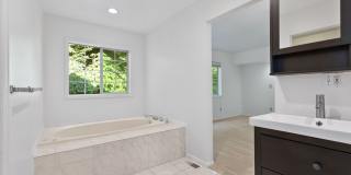 Beautiful 3-bedroom, 3-bath home on corner lot! Gallery 12
