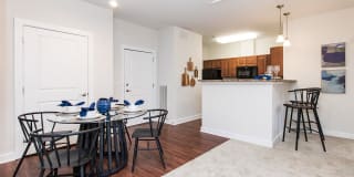 Verde at Howard Square West Gallery 3