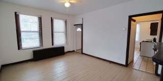 *Spacious 2BD/1BA Single-Family Home Available in Oakland* Gallery 14