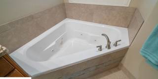 Stunning 2 Bedroom Fully Furnished Home. Community Pool & Mini Golf! Gallery 57