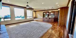 Beautiful Pet-Friendly Home on Green Springs Golf Course Gallery 7