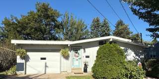 Three Bedroom / 1.5 Bathroom House AVAILABLE October Gallery 1