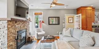 Spacious Kent Home | 6 Bed | 4 Bath | 4,000 Sf | Front Porch + Backyard | Detached 4-Car Garage Gallery 4