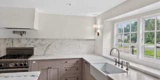 Luxury Tudor Estate in Hamden – Fully Renovated Executive Home Near Yale Gallery 1