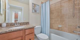 **2 + Den Condo - 1 Car garage - Fully Furnished - Short Term Lease (5.11 - 11.30) ** Gallery 25