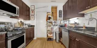 1150 West Cornelia Avenue Gallery 1