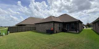 Gated Community with community pond.... Minutes to Barksdale Air Force Base... Gallery 21