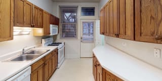 5706-10 S. Blackstone Ave Gallery 21