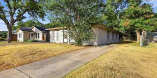 Spacious Duplex for Rent in Sherman, TX Lawncare Included! Gallery 1