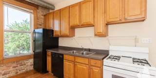 2452 N Southport Ave Gallery 4