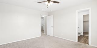 1748 N LOGAN Lane Gallery 13