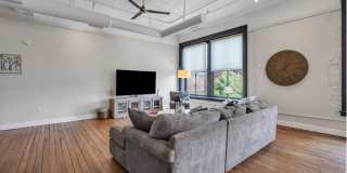 2 BED | 2 BATH | DOWNTOWN CONDO | GARAGE PARKING INCLUDED Gallery 12