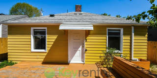 Clean Design and Easy Living in Seattle Gallery 1