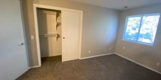 Large 2 bed 1 bath Top Floor Condo Gallery 14