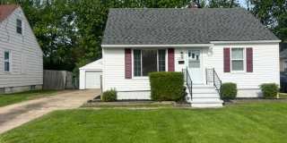 Charming 3 Bedroom 1 Bath Home on Eastside Of Lorain Gallery 1