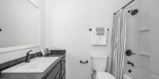 Galbraith Pointe Apartments and Townhomes Gallery 37