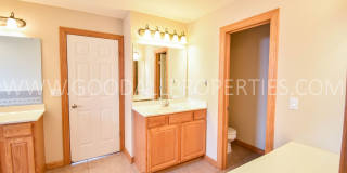 Spacious 4-Bedroom Johnston Home with 3-Car Garage Gallery 19