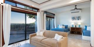 Wailupe Seaside Haven: Beachfront Luxury Home w/ Infinity Pool & City Proximity Gallery 22