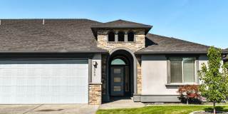 Single-Story Home in Horn Rapids Golfing Community Gallery 1