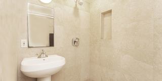 Exquisite Waterfront Gem. Gallery 49