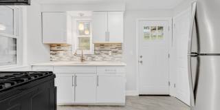 Stunning 2 bedroom home in Brookline available July 15! Gallery 28