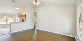 Charming 3-bedroom + 2-Bathroom Home in the heart of Leesburg Gallery 5