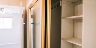 SMALL DOG FRIENDLY!!!  Meadow Street House Gallery 24