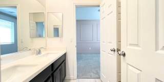 Beautiful 4-Bedroom Home with Dual Primary Suites in Henderson! Gallery 24