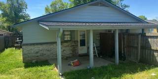 2 Bedroom, 1 Bathroom, Right side of Duplex with fenced-in backyard and 1x Car Garage Gallery 14