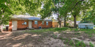Charming 2-Bedroom Home with Spacious Backyard & Great Location Gallery 27