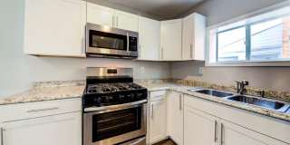 Stunning 3 bedroom home in Brookline available July 1! Gallery 5