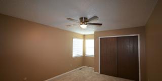 Townhome - 2 bedrooms, 1 bathroom & 1 car garage - NO A/C! NO PETS ALLOWED! Gallery 17