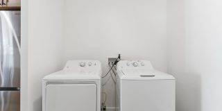 Beautiful modern 3 Bed + 3 Bath House + Pool + Garage Gallery 27