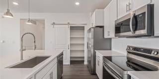 Like New Condo in Victory Ridge Gallery 5