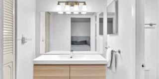 20401 NE 30th Avenue 310-8, Aventura, FL 33180 Gallery 21