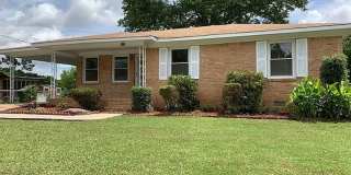Cute  Cozy 3BR / 1.5BA • Hardwood Floors • Big Fenced Yard • Lawncare Included! Gallery 1