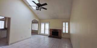Single Story Home w/Pool in The Lakes! Gallery 17