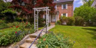 Charming & Spacious Colonial in N Cleveland Park w/Park-Like Rear Garden & Detached Garage Gallery 4