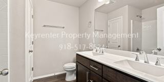 BRAND NEW 4 BEDROOM SIMMONS HOME IN BIXBY!!! Gallery 20