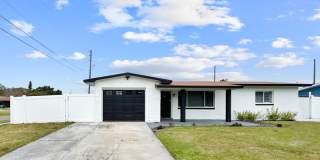 Beautiful Seminole Home with Large, Fully Fenced Backyard! | 3beds/1.5bath Gallery 1