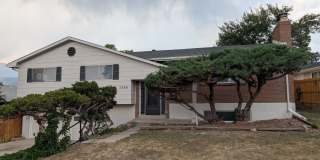 Available Now! 3 Bedroom plus Office, 3 Bathroom - Great Mountain View! Gallery 1