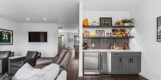 Luxury 3 Story Condo in Exclusive Titletown District Gallery 26