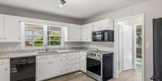 NW - Large Brick Ranch, Updated, Hardwoods, LR, DR, Den, Two Decorative Fire Places, Fenced, Storage Building, Desirable Neighborhood! Gallery 16